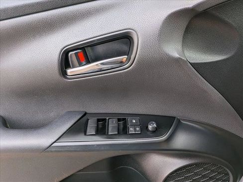 Used 2022 Toyota Prius L Eco image 12