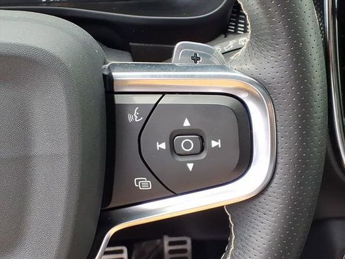 Used 2020 Volvo XC40 T5 R-Design image 29