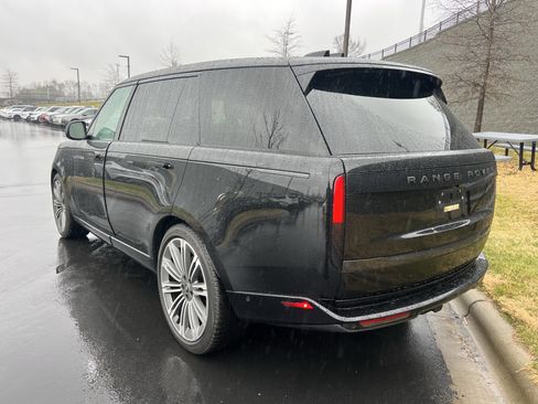 Used 2025 Land Rover Range Rover Long Wheelbase SE image 5