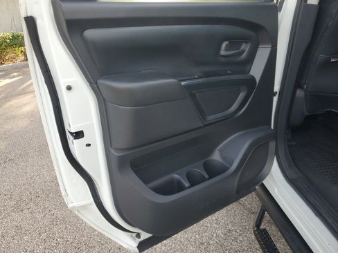 Used 2019 Nissan Titan S w/ S Utility Package image 18