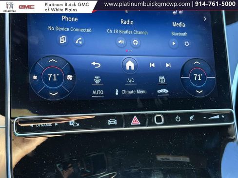 Used 2024 Mercedes-Benz GLC 300 4MATIC image 25