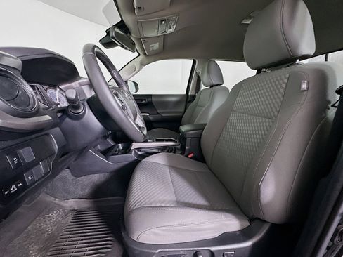 Used 2021 Toyota Tacoma SR5 RWD image 13
