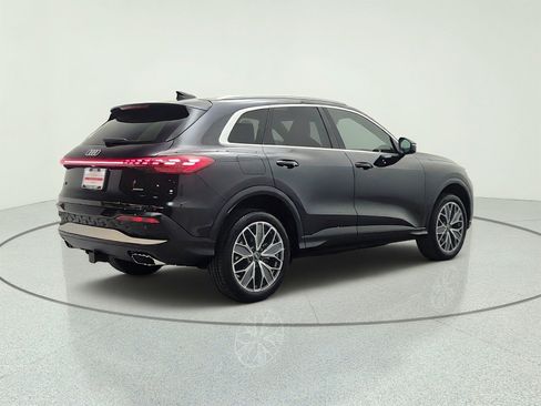 Used 2025 Audi Q5 Premium Plus w/ Premium Plus AWD/4WD image 5