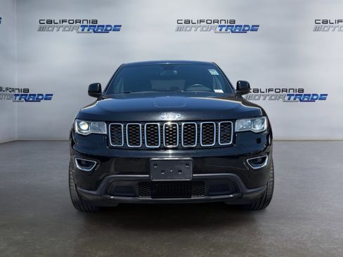 Used 2018 Jeep Grand Cherokee Laredo image 2