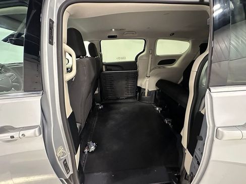 Used 2023 Chrysler Voyager LX FWD image 12