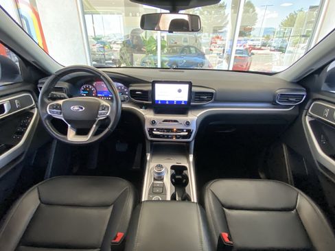 Used 2020 Ford Explorer XLT w/ Equipment Group 202A AWD/4WD image 21