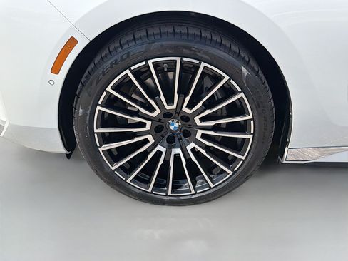 Used 2025 BMW i7 eDrive50 w/ Premium Package RWD image 41
