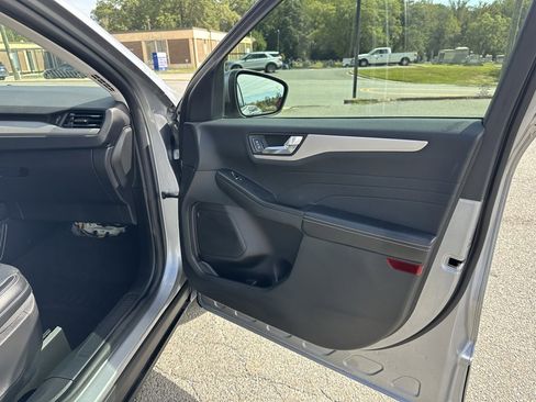 Used 2022 Ford Escape SEL image 17