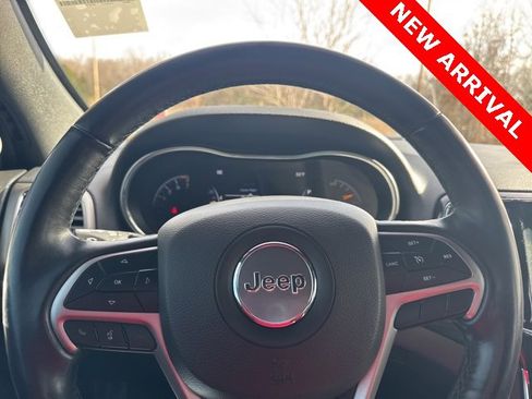 Used 2022 Jeep Grand Cherokee Laredo X image 15