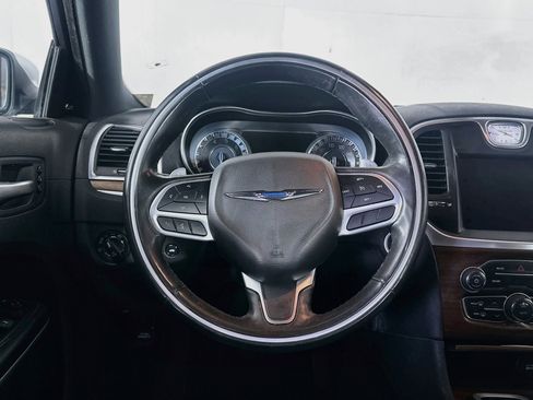 Used 2019 Chrysler 300 C RWD image 17