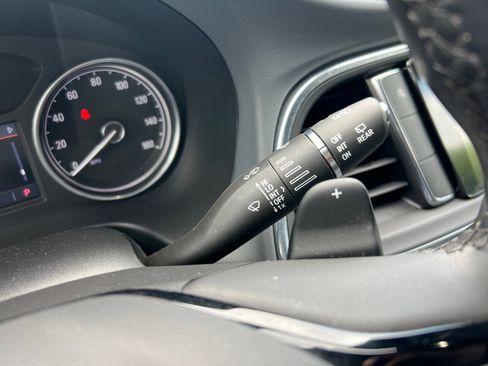 Used 2023 Buick Enclave Essence image 21