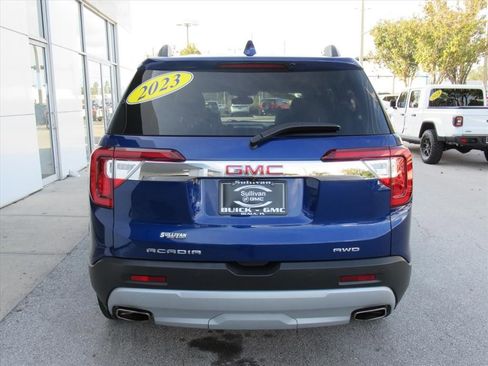 Used 2023 GMC Acadia SLT w/ Preferred Package image 5