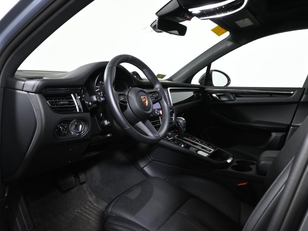 Used 2025 Porsche Macan AWD/4WD image 4