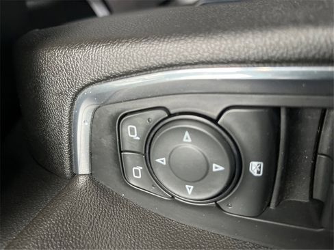 Used 2023 Chevrolet Silverado 1500 LT image 38