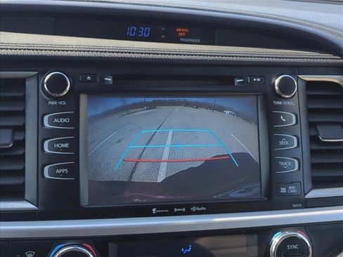 Used 2017 Toyota Highlander XLE image 9