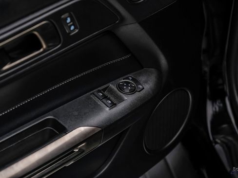 Used 2021 Ford Mustang Shelby GT500 w/ Carbon Fiber Track Pack image 92