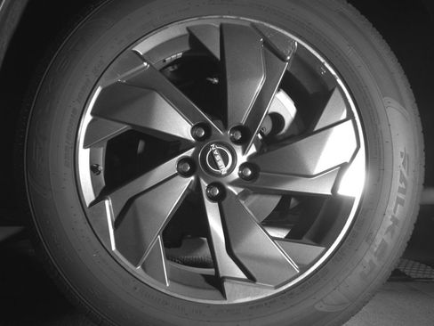 Used 2025 Nissan Rogue SV FWD image 14