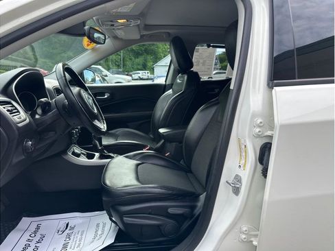 Used 2018 Jeep Compass Latitude w/ Cold Weather Group image 12