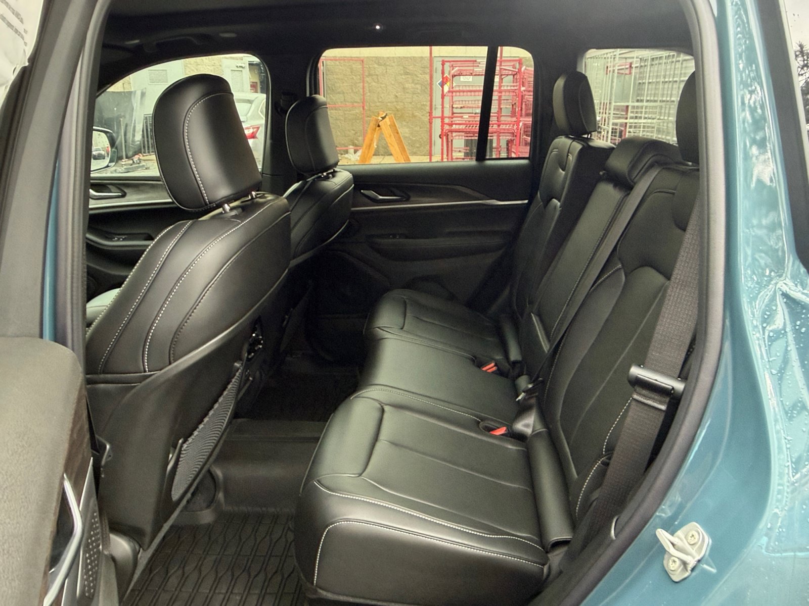 New 2027 Jeep Grand Cherokee Limited w/ Limited Altitude Package AWD/4WD image 24