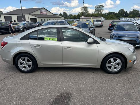 Used 2016 Chevrolet Cruze LT FWD image 4