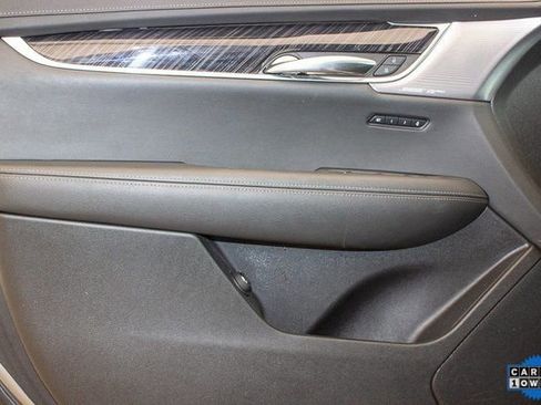 Used 2025 Cadillac XT6 Premium Luxury image 25