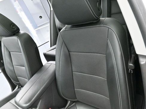 Used 2023 GMC Terrain SLT w/ Elevation Edition image 17