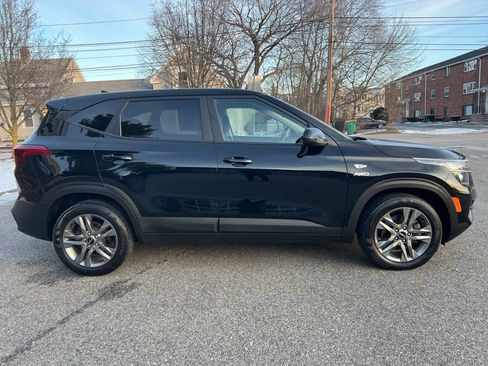 Certified 2023 Kia Seltos LX image 6