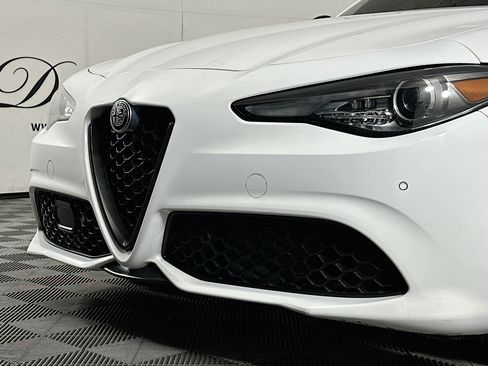 Used 2023 Alfa Romeo Giulia Veloce AWD/4WD image 34