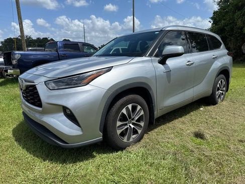 Used 2021 Toyota Highlander XLE AWD/4WD image 8