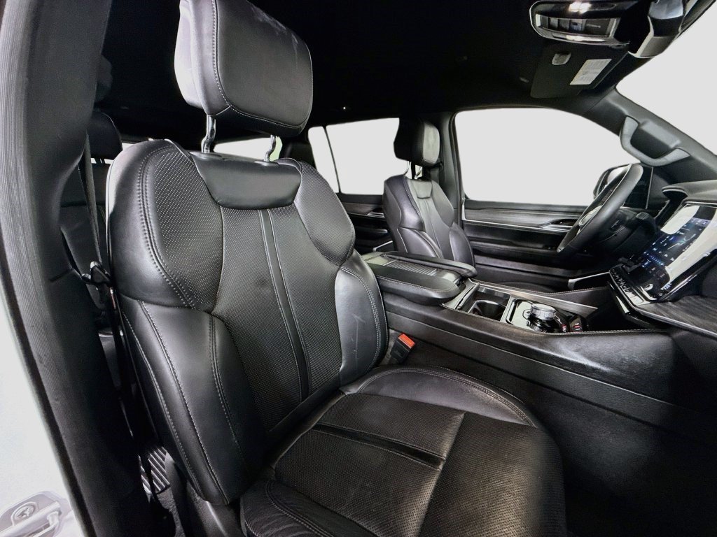 Used 2024 Jeep Wagoneer L Series II w/ Flexible Seating Group RWD image 28