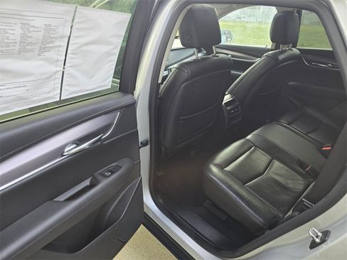 Used 2017 Cadillac XT5 Luxury image 15