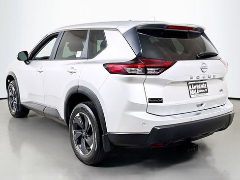 Used 2024 Nissan Rogue SV image 6