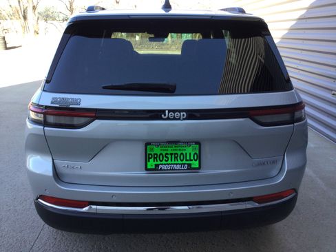 New 2025 Jeep Grand Cherokee Limited w/ Trailer Tow Package image 4