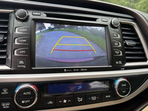 Used 2017 Toyota Highlander Limited AWD/4WD image 27