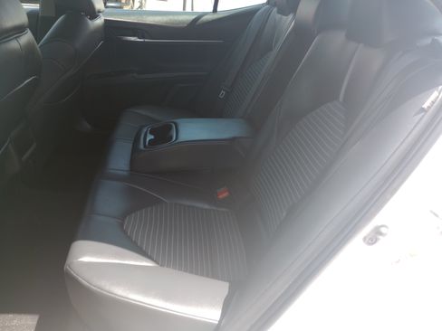 Used 2019 Toyota Camry SE FWD image 11