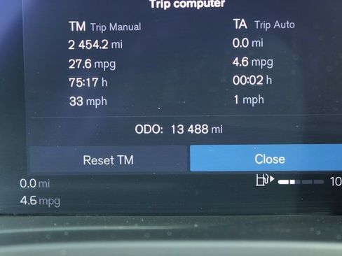 Used 2025 Volvo XC40 B5 Plus image 29