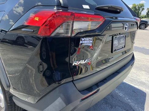 Used 2025 Toyota RAV4 XLE FWD image 12