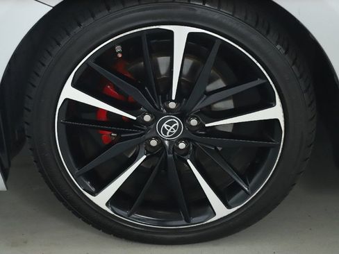 Used 2018 Toyota Camry XSE FWD image 40