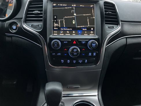 Used 2018 Jeep Grand Cherokee Limited image 19