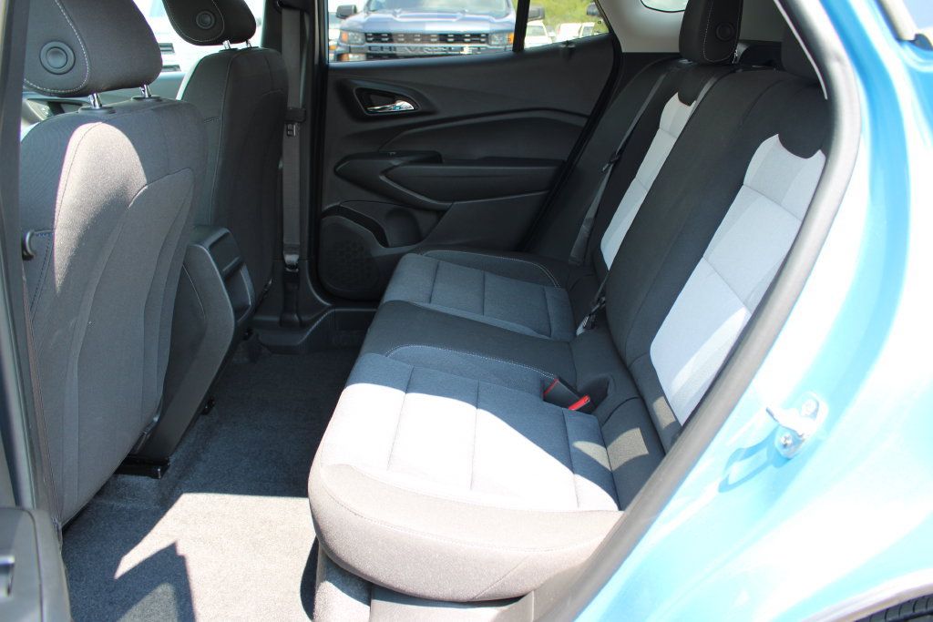 Certified 2025 Chevrolet Trax LS FWD image 34