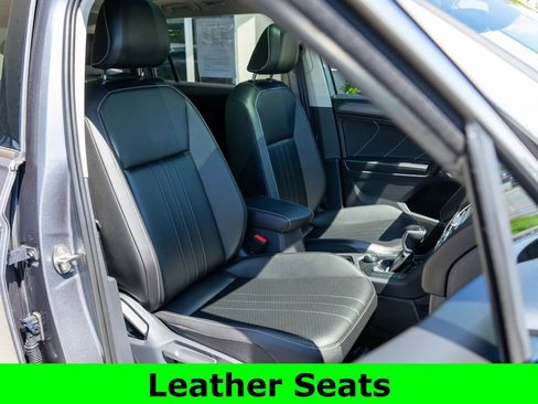 Used 2024 Volkswagen Tiguan SE w/ Panoramic Sunroof Package AWD/4WD image 9