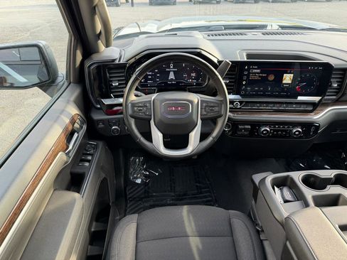 Used 2025 GMC Sierra 1500 Elevation image 15