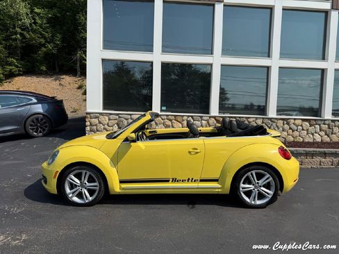 Used 2014 Volkswagen Beetle TDI image 12