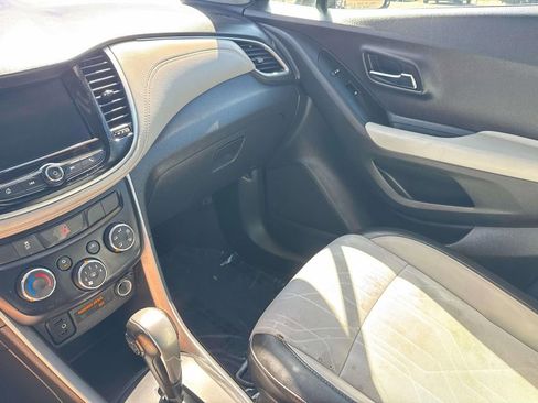 Used 2021 Chevrolet Trax LT w/ Driver Confidence Package FWD image 39
