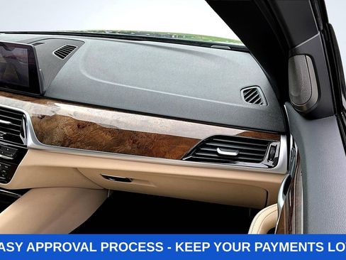 Used 2019 BMW 530i xDrive w/ Premium Package image 34