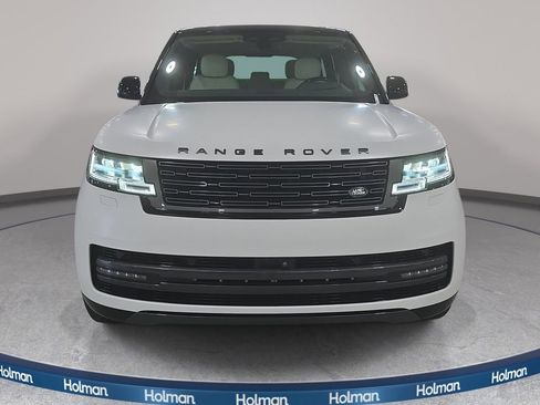 Used 2025 Land Rover Range Rover SE AWD/4WD image 3