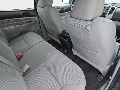 Used 2013 Toyota Tacoma Base image 13