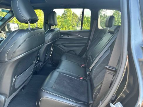 Used 2023 Jeep Grand Cherokee Altitude AWD/4WD image 14