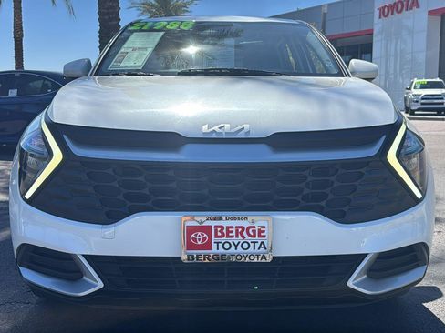 Used 2023 Kia Sportage LX image 2