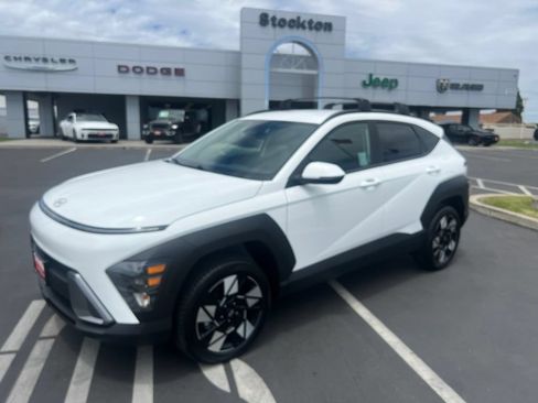 Used 2025 Hyundai Kona SEL AWD/4WD image 6